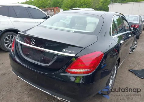 2016 Mercedes-Benz C 300 4Matic/Luxury 4Matic/Sport 4Matic из США, поврежденный, VIN 55SWF4KB8GU147398
